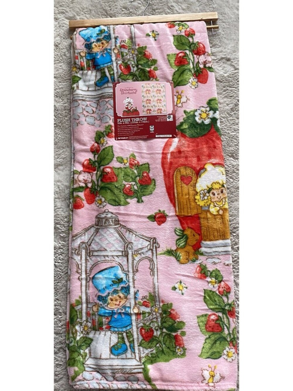 Strawberry Shortcake & Friends 50” X 70” Soft Plush Soft Throw Blanket Pink NEW